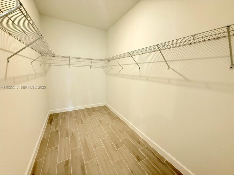 В аренду: $3,200 (3 спален, 2 ванн, 1758 Квадратных фут)