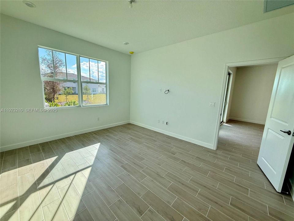 В аренду: $3,200 (3 спален, 2 ванн, 1758 Квадратных фут)