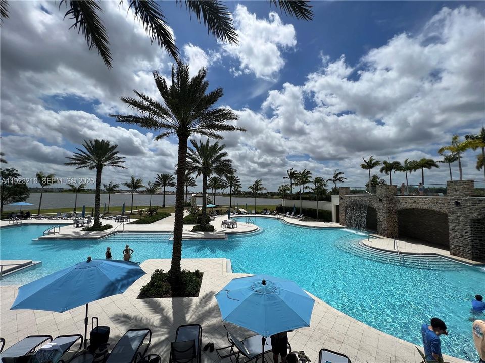 В аренду: $3,200 (3 спален, 2 ванн, 1758 Квадратных фут)