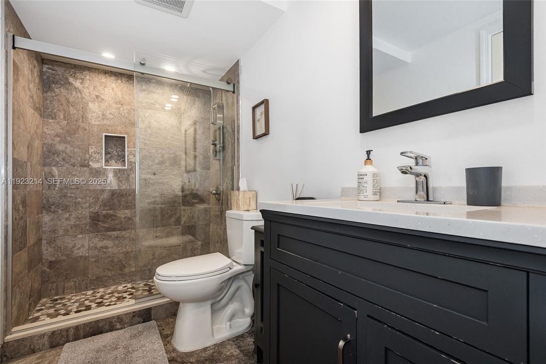 For Sale: $229,900 (1 beds, 1 baths, 847 Square Feet)