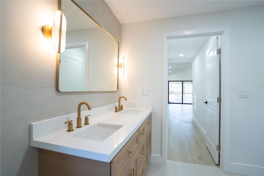 В аренду: $4,000 (3 спален, 2 ванн, 2433 Квадратных фут)