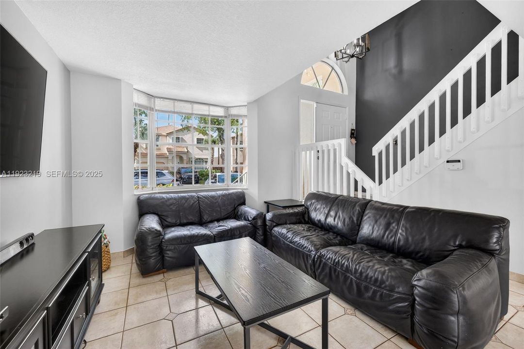 For Sale: $535,000 (3 beds, 2 baths, 1581 Square Feet)