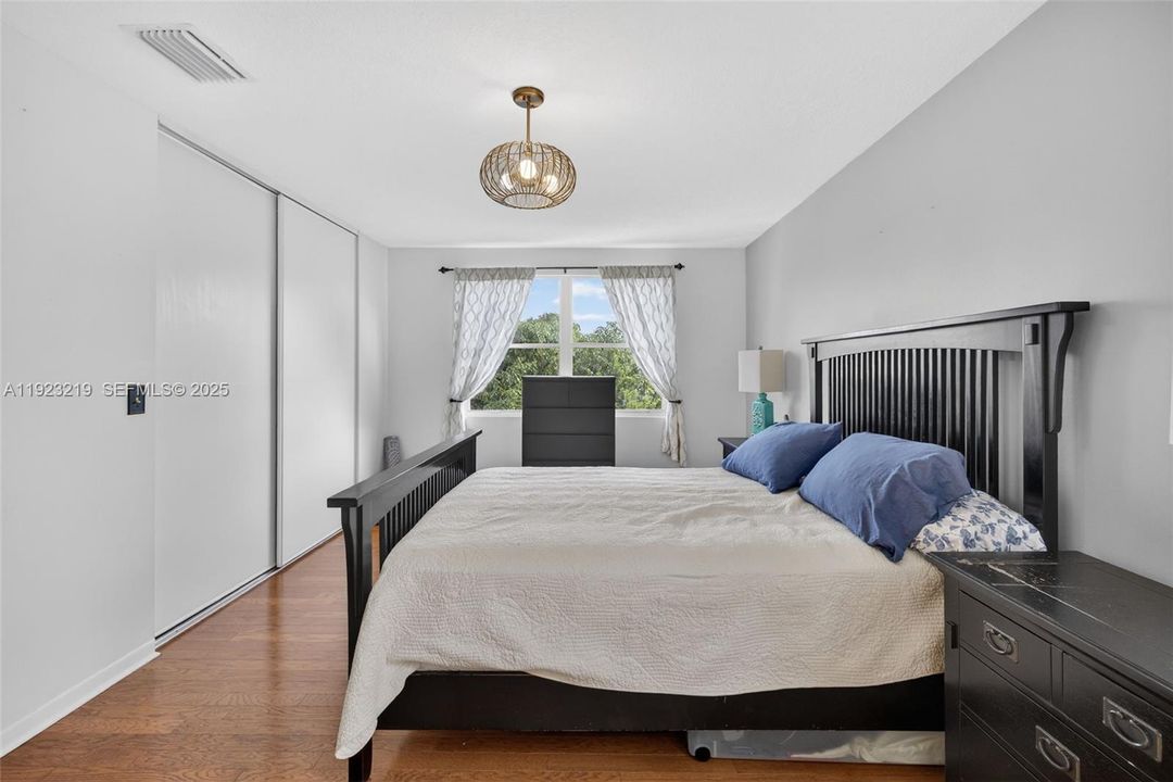 For Sale: $535,000 (3 beds, 2 baths, 1581 Square Feet)