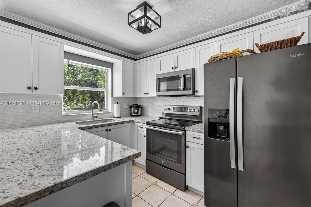 For Sale: $535,000 (3 beds, 2 baths, 1581 Square Feet)