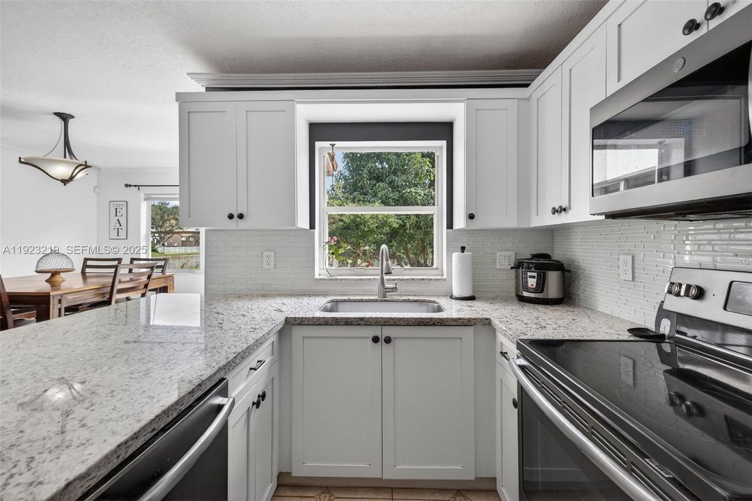 For Sale: $535,000 (3 beds, 2 baths, 1581 Square Feet)