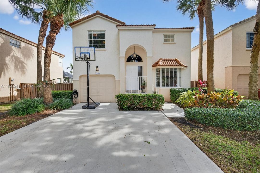 For Sale: $535,000 (3 beds, 2 baths, 1581 Square Feet)