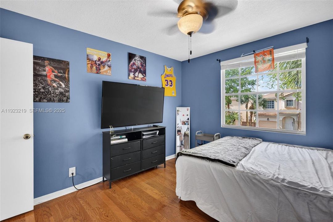 For Sale: $535,000 (3 beds, 2 baths, 1581 Square Feet)