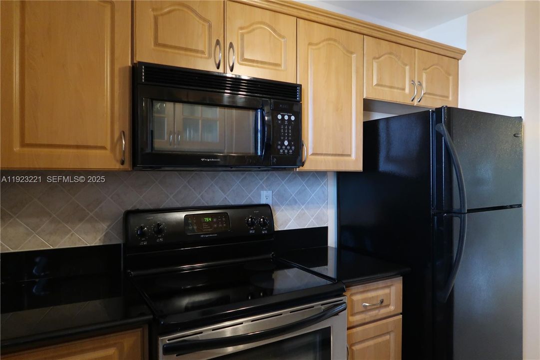 For Rent: $2,000 (1 beds, 1 baths, 684 Square Feet)