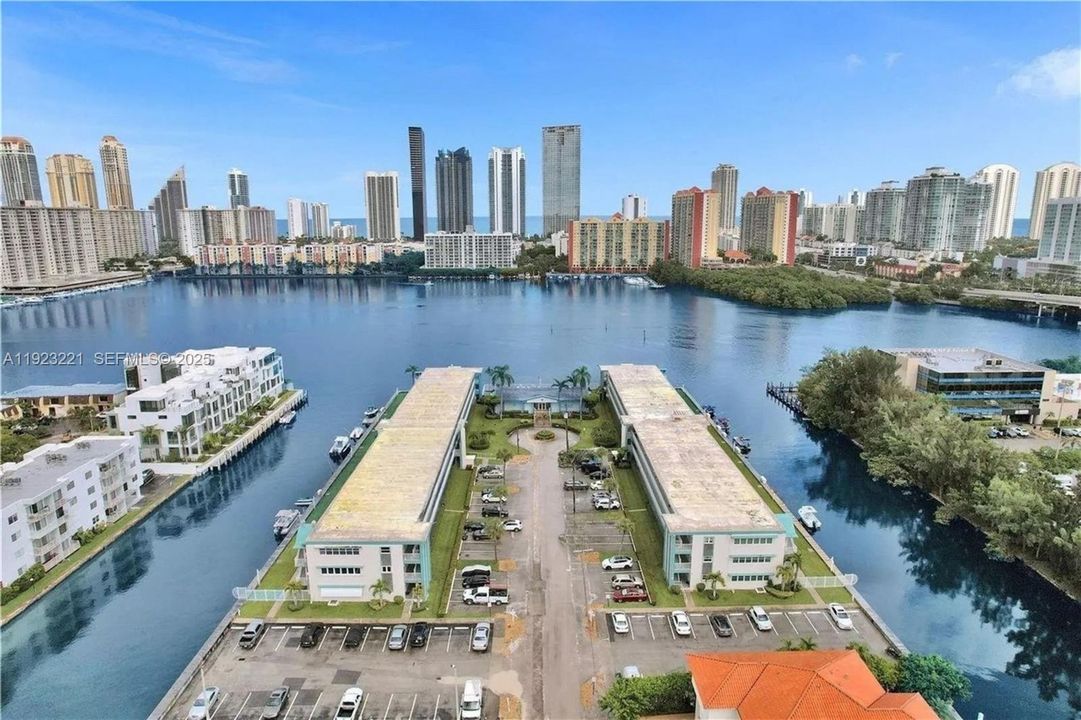 For Rent: $2,000 (1 beds, 1 baths, 684 Square Feet)