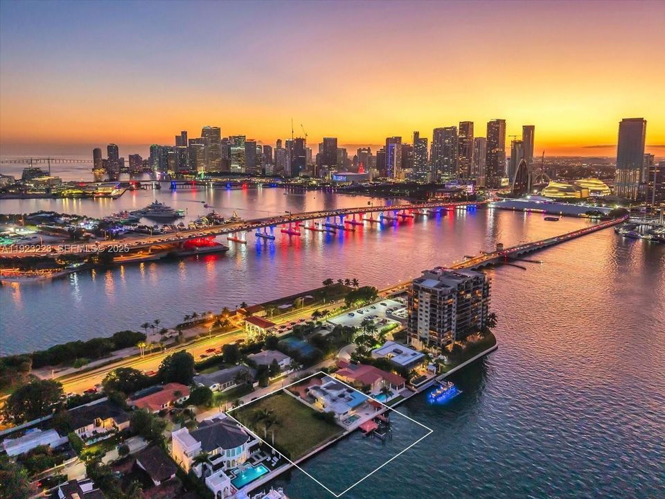 待售: $25,000,000 (0.60 acres)