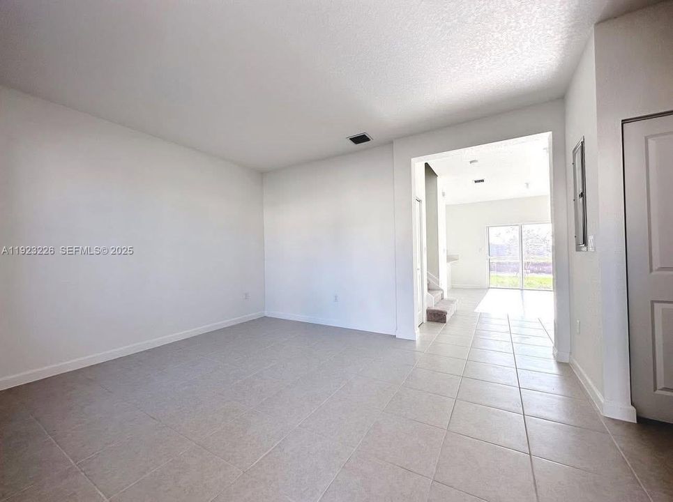 For Rent: $2,900 (3 beds, 2 baths, 1483 Square Feet)
