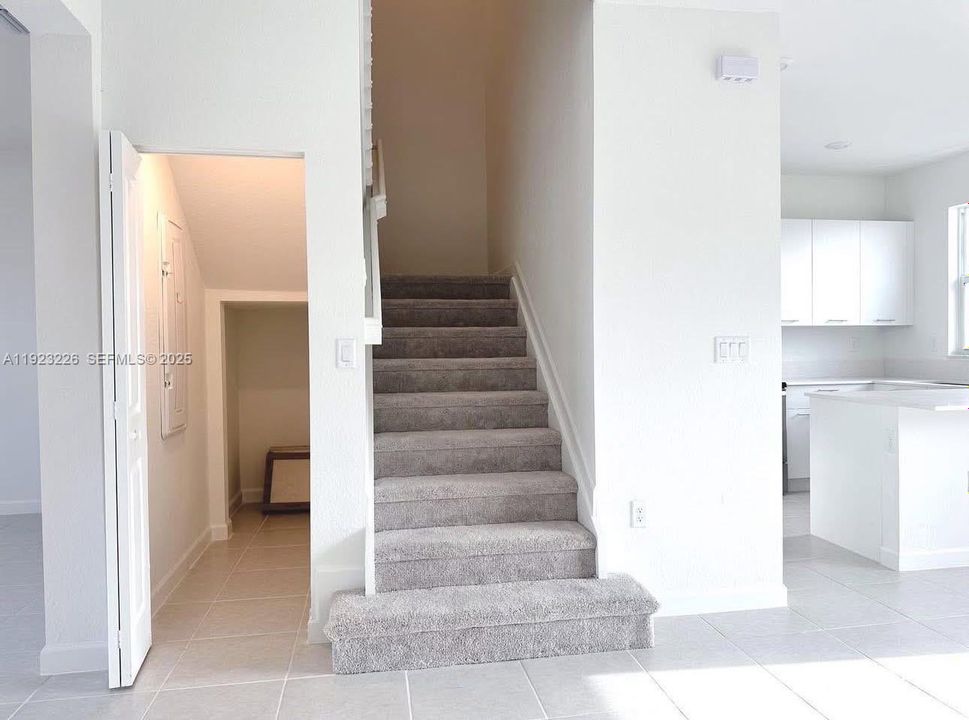 For Rent: $2,900 (3 beds, 2 baths, 1483 Square Feet)