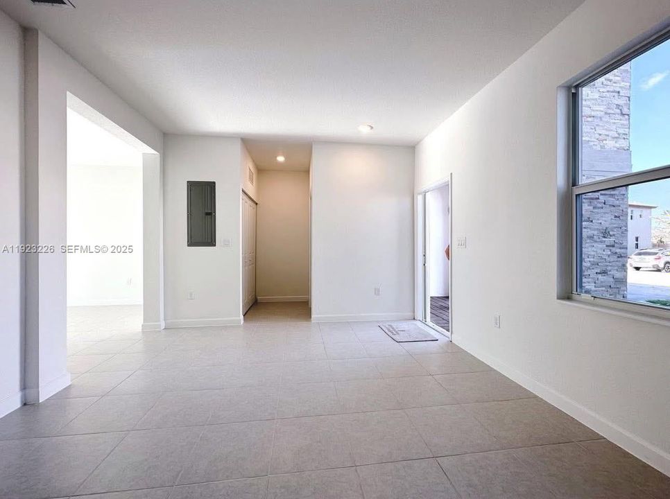 For Rent: $2,900 (3 beds, 2 baths, 1483 Square Feet)