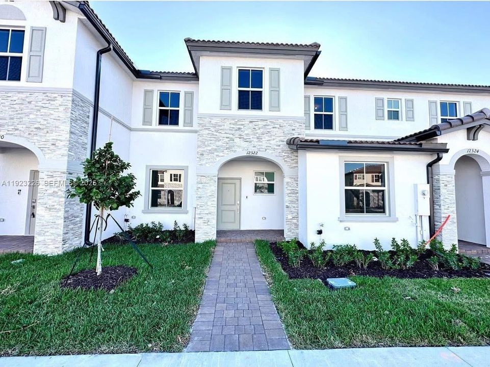 For Rent: $2,900 (3 beds, 2 baths, 1483 Square Feet)