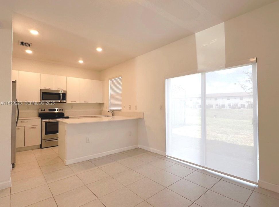 For Rent: $2,900 (3 beds, 2 baths, 1483 Square Feet)