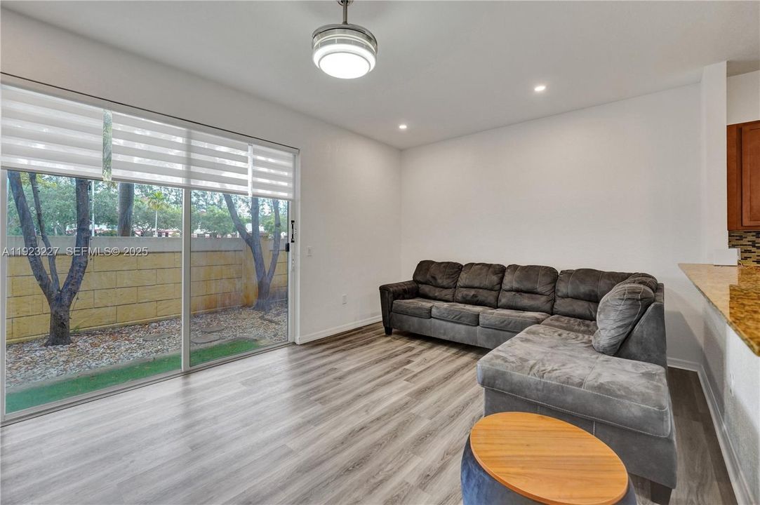 На продажу: $415,000 (3 спален, 2 ванн, 1656 Квадратных фут)