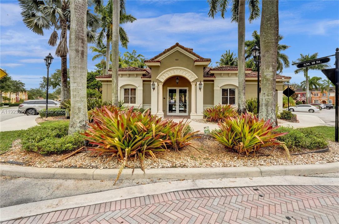 На продажу: $415,000 (3 спален, 2 ванн, 1656 Квадратных фут)