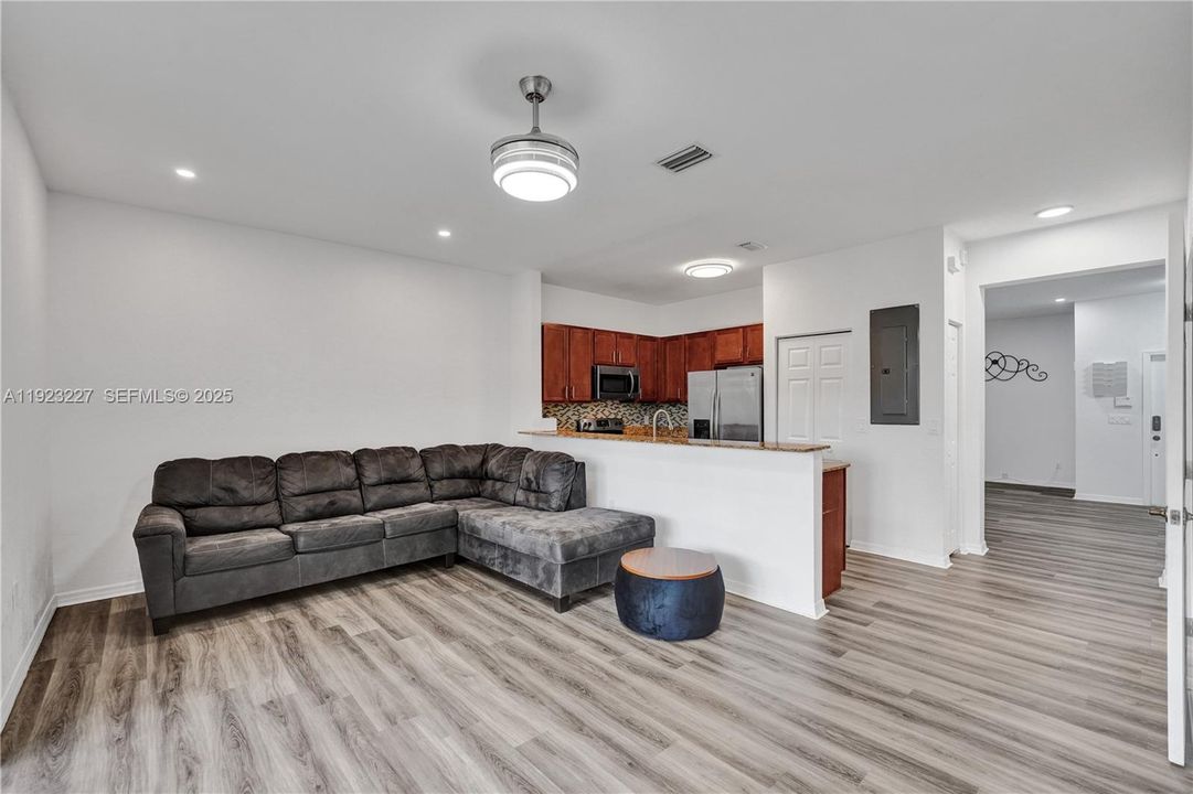 На продажу: $415,000 (3 спален, 2 ванн, 1656 Квадратных фут)