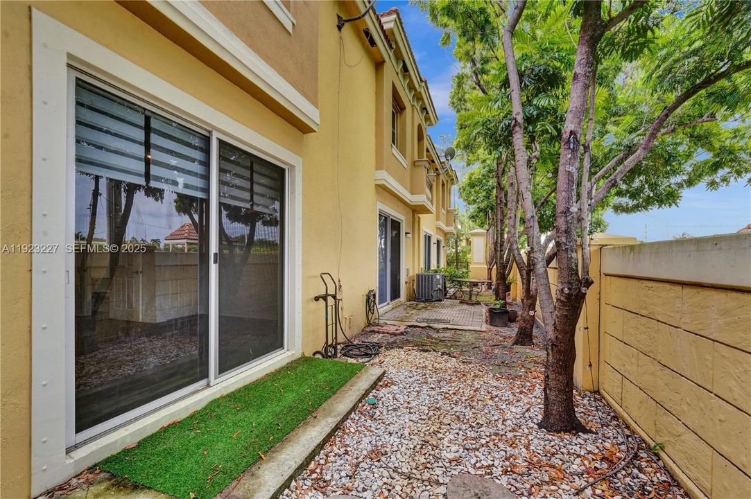 На продажу: $415,000 (3 спален, 2 ванн, 1656 Квадратных фут)