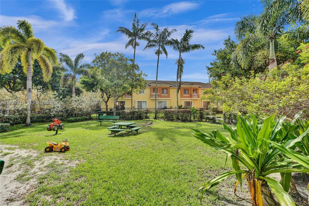 На продажу: $415,000 (3 спален, 2 ванн, 1656 Квадратных фут)