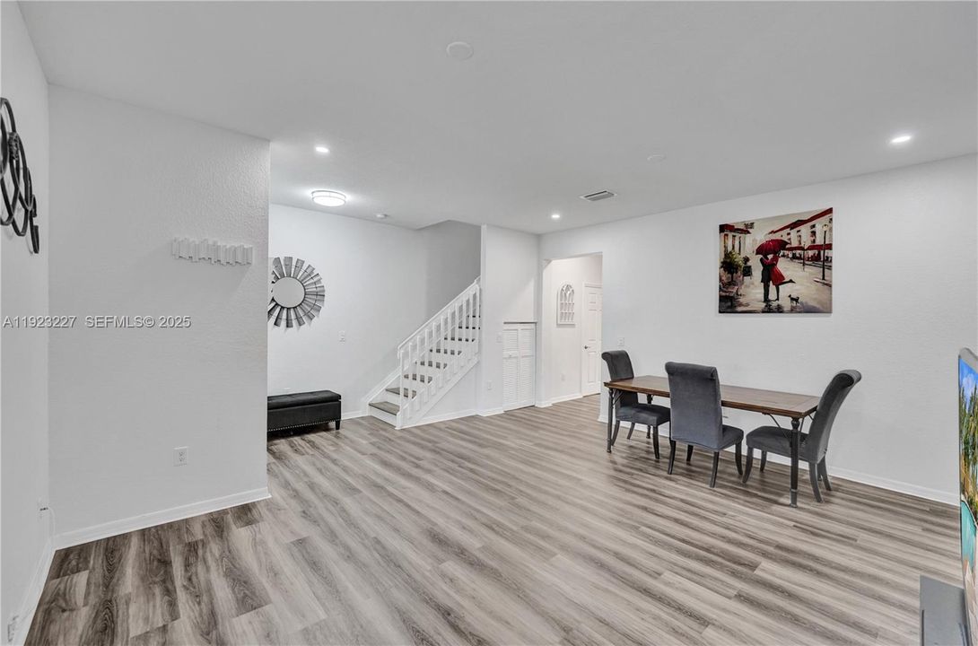 На продажу: $415,000 (3 спален, 2 ванн, 1656 Квадратных фут)