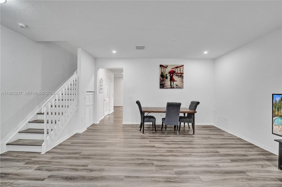 На продажу: $415,000 (3 спален, 2 ванн, 1656 Квадратных фут)