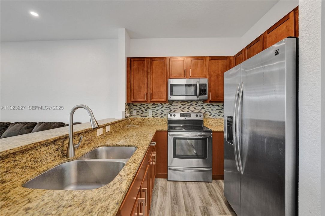 На продажу: $415,000 (3 спален, 2 ванн, 1656 Квадратных фут)