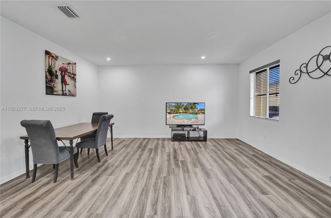 На продажу: $415,000 (3 спален, 2 ванн, 1656 Квадратных фут)