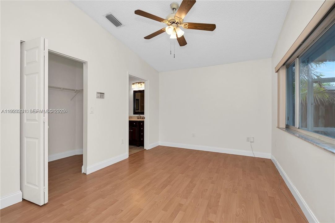 出租: $3,400 (3 贝兹, 2 浴室, 1305 平方英尺)