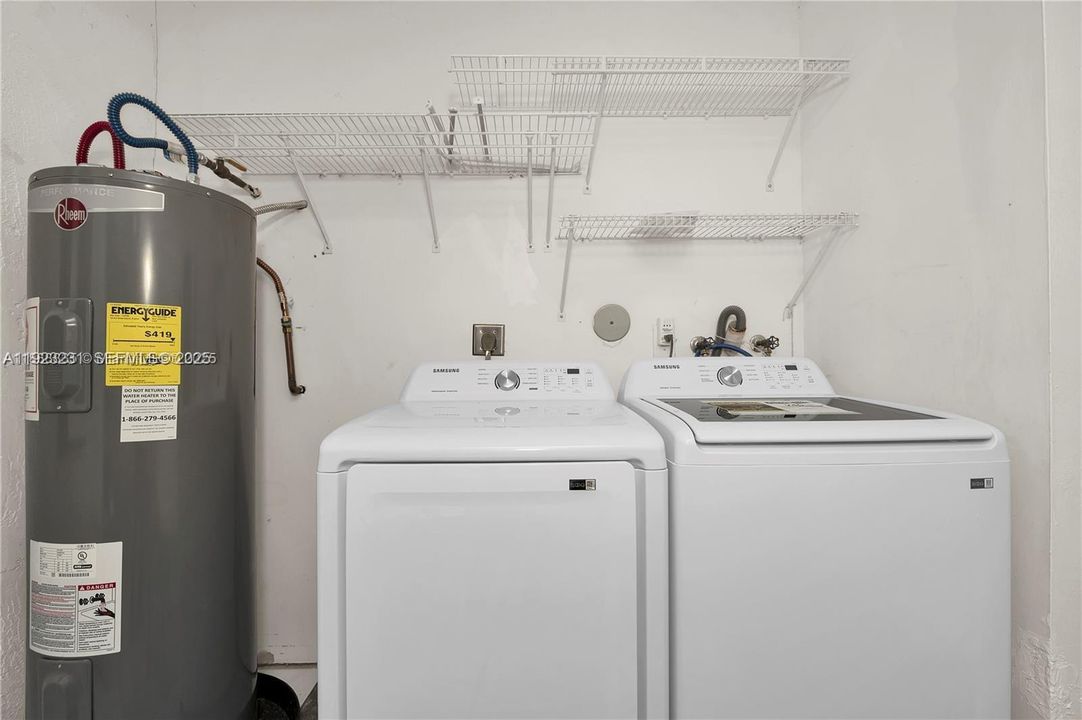 出租: $3,400 (3 贝兹, 2 浴室, 1305 平方英尺)