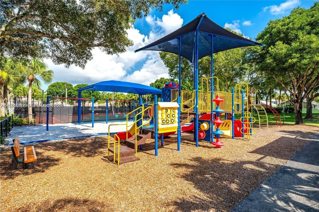 For Sale: $575,000 (4 beds, 2 baths, 2299 Square Feet)