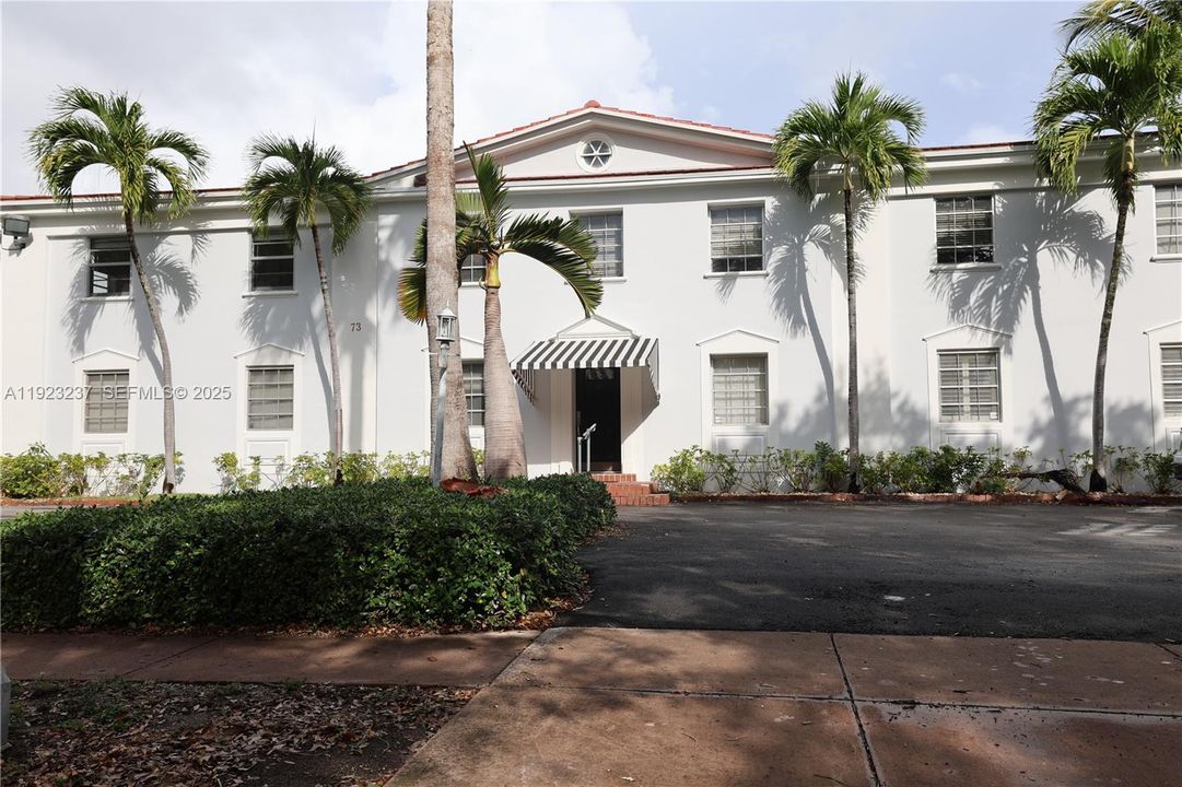 For Sale: $685,000 (2 beds, 2 baths, 1441 Square Feet)