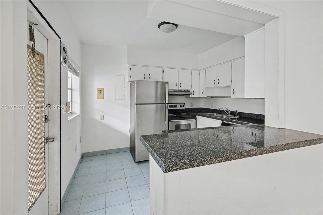 For Sale: $685,000 (2 beds, 2 baths, 1441 Square Feet)