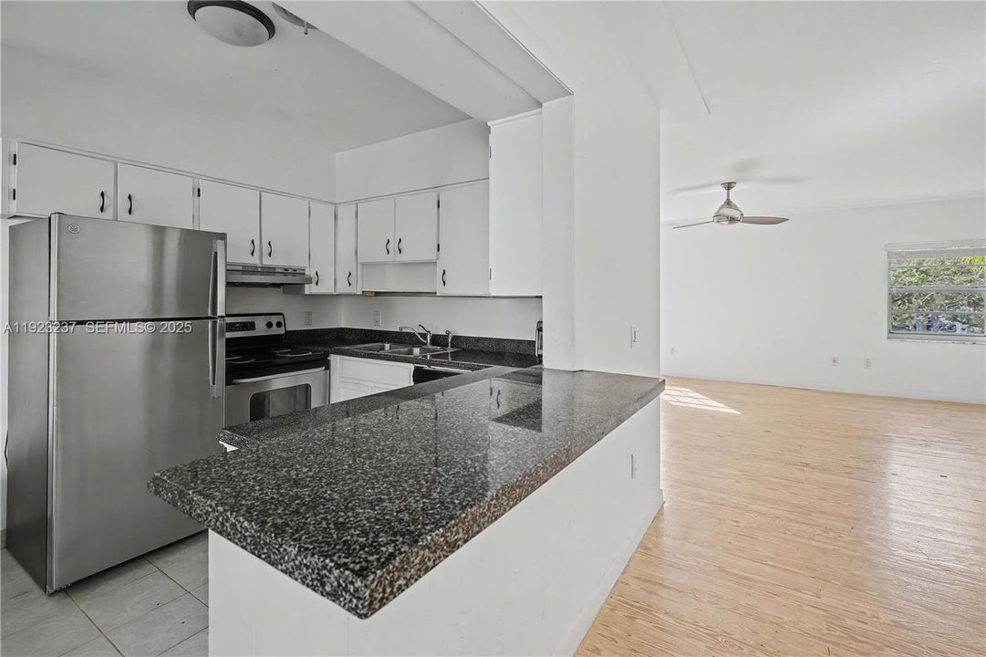 For Sale: $685,000 (2 beds, 2 baths, 1441 Square Feet)