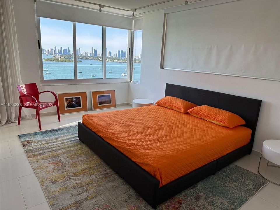 For Sale: $799,000 (2 beds, 2 baths, 1071 Square Feet)