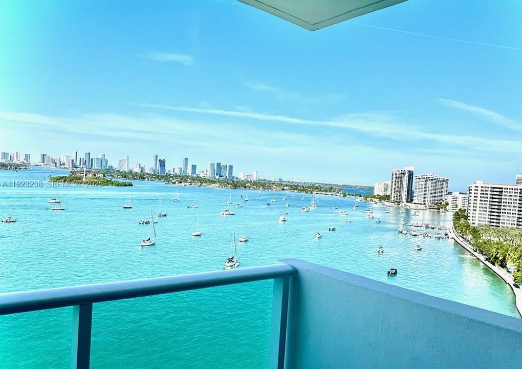 For Sale: $799,000 (2 beds, 2 baths, 1071 Square Feet)