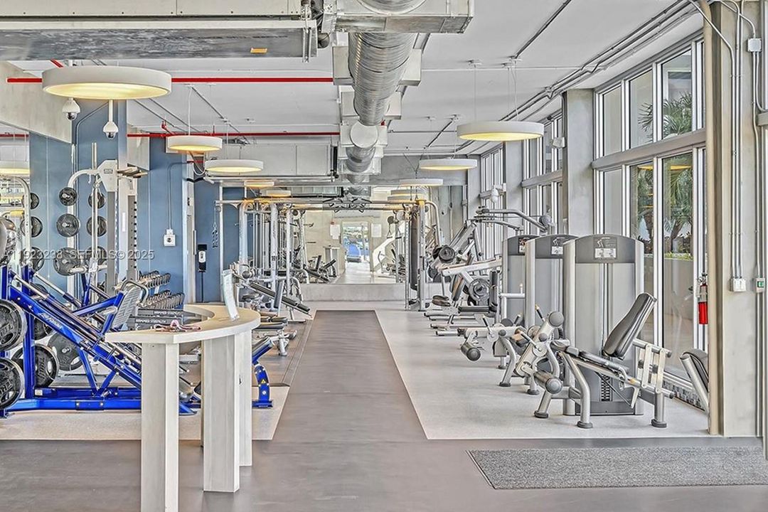 For Sale: $799,000 (2 beds, 2 baths, 1071 Square Feet)