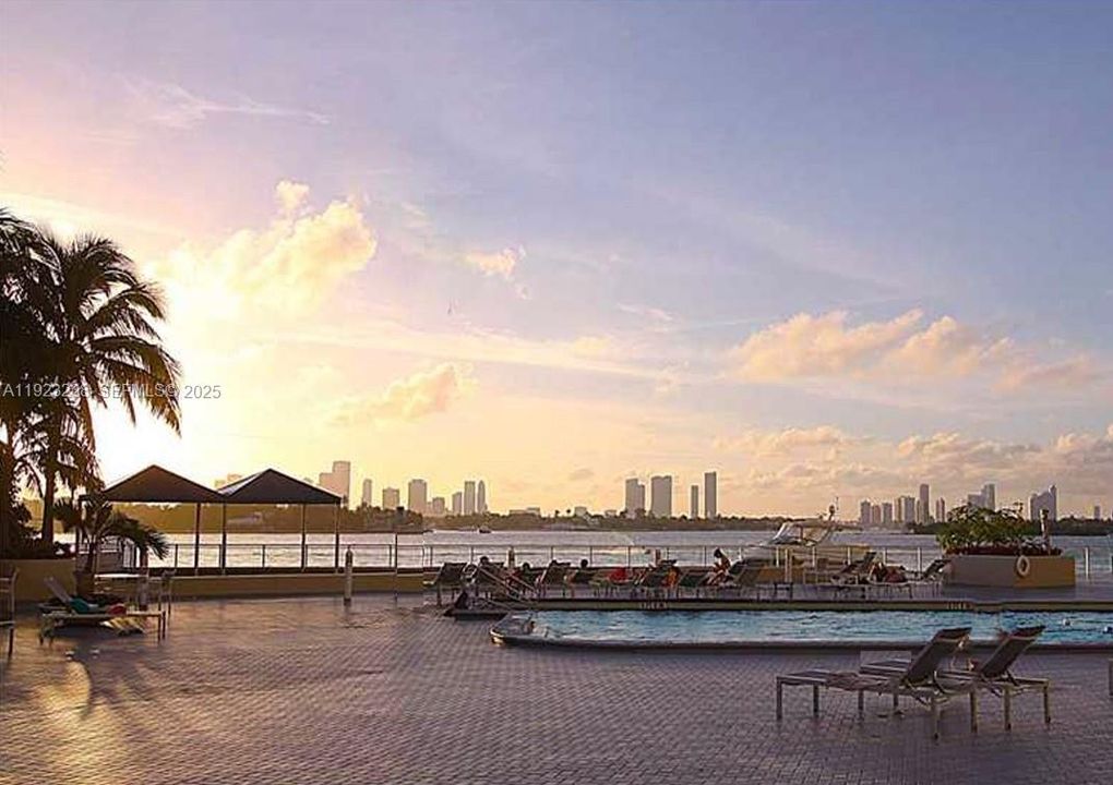 For Sale: $799,000 (2 beds, 2 baths, 1071 Square Feet)