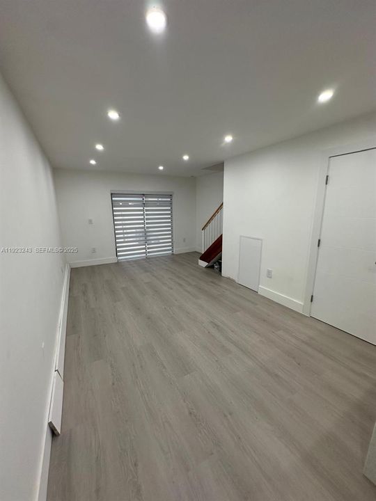 For Rent: $2,500 (2 beds, 1 baths, 823 Square Feet)