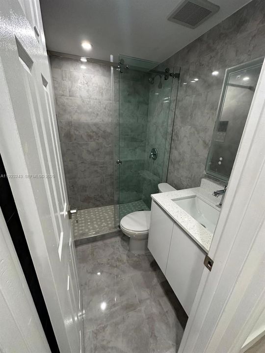 For Rent: $2,500 (2 beds, 1 baths, 823 Square Feet)