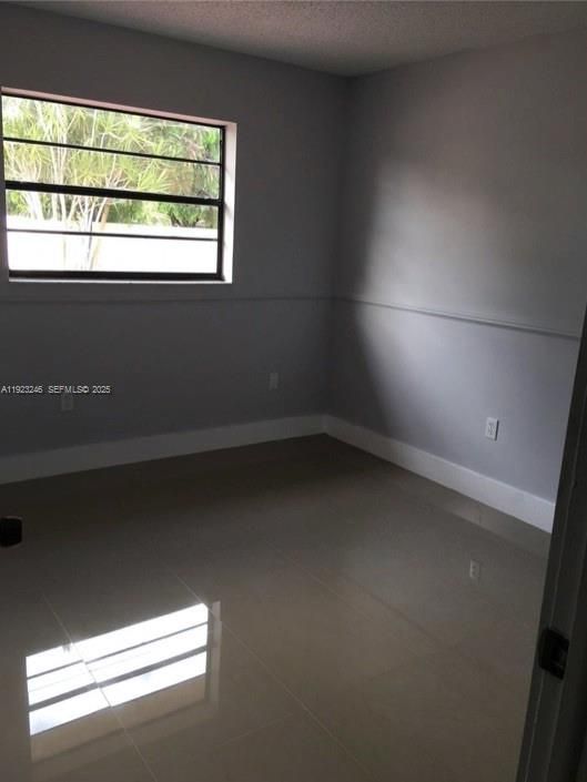 出租: $1,900 (3 贝兹, 2 浴室, 1337 平方英尺)