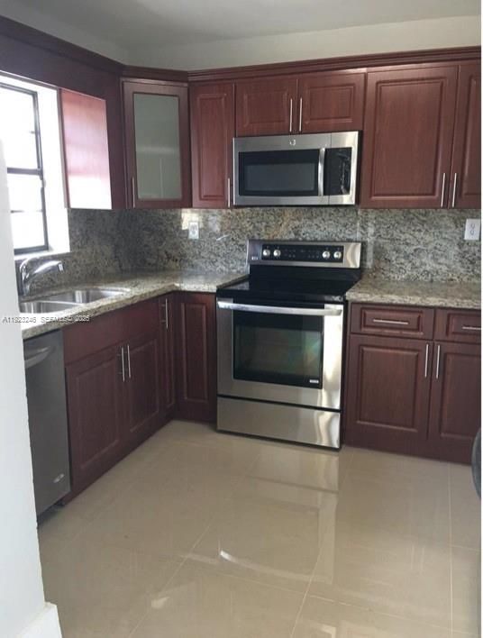 出租: $1,900 (3 贝兹, 2 浴室, 1337 平方英尺)