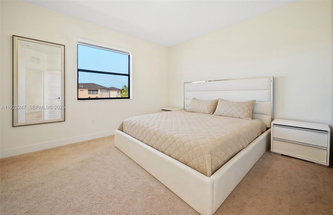 В аренду: $6,000 (4 спален, 3 ванн, 2847 Квадратных фут)