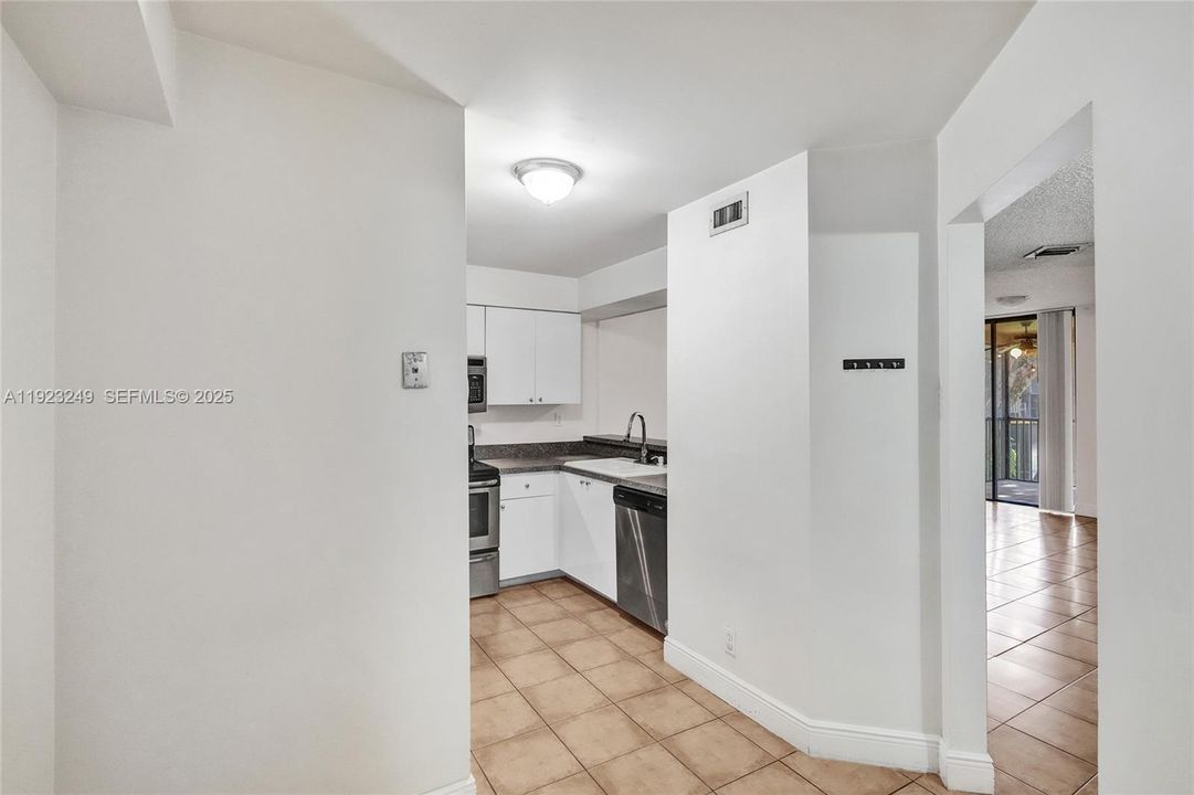 待售: $298,000 (2 贝兹, 2 浴室, 850 平方英尺)