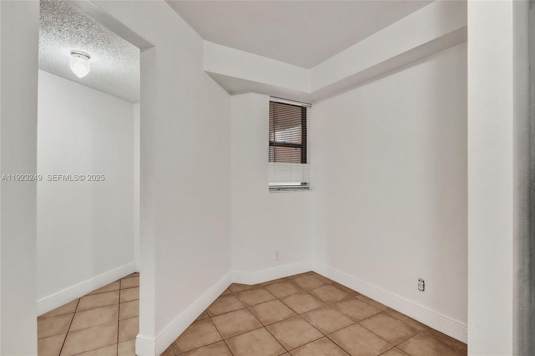 待售: $298,000 (2 贝兹, 2 浴室, 850 平方英尺)