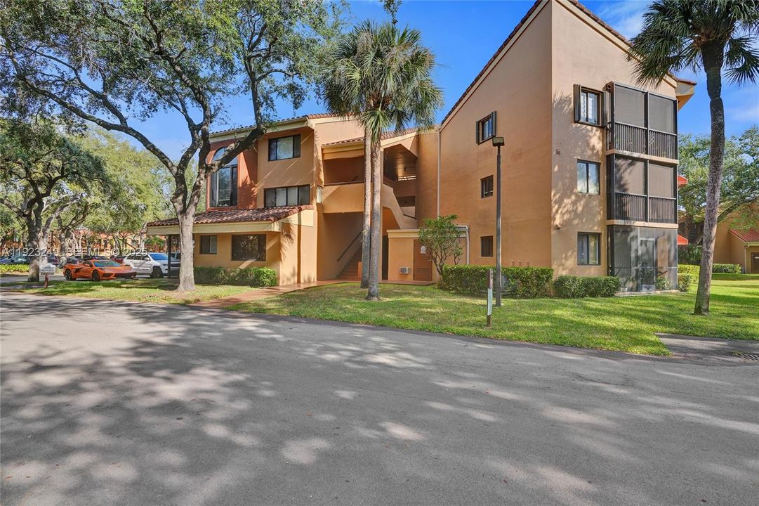 待售: $298,000 (2 贝兹, 2 浴室, 850 平方英尺)