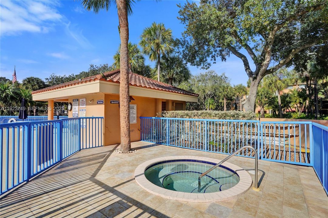 待售: $298,000 (2 贝兹, 2 浴室, 850 平方英尺)