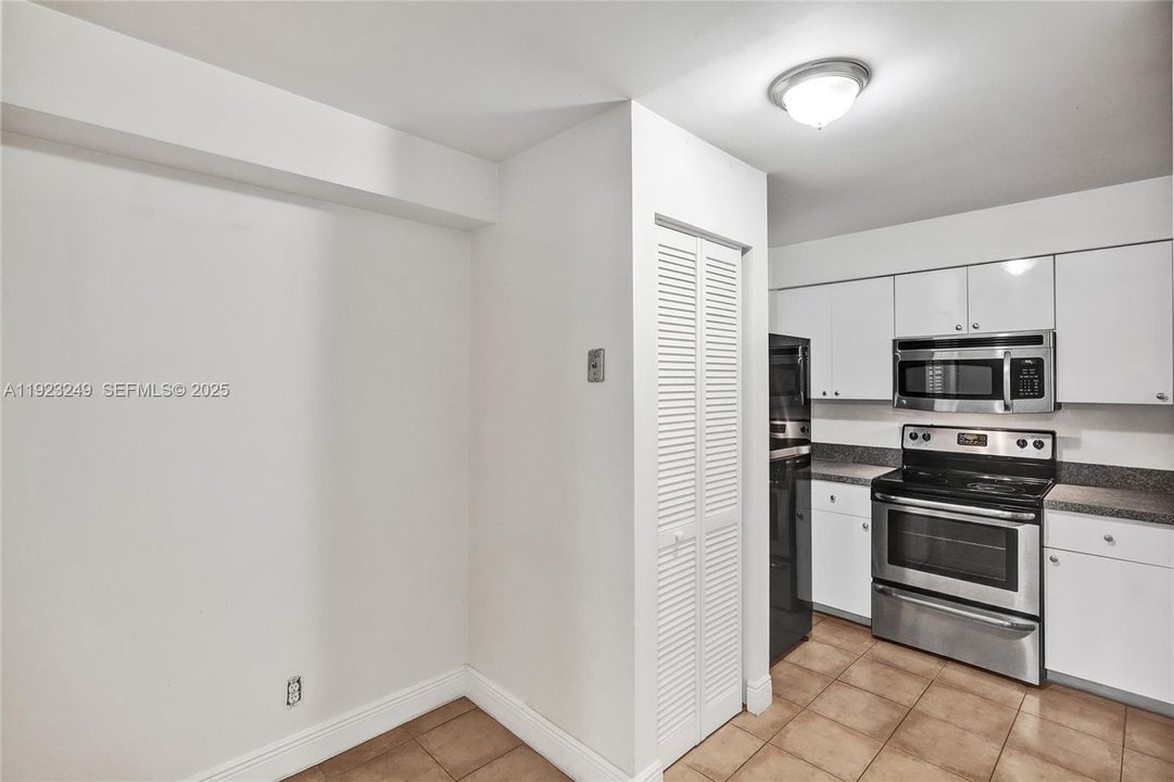 待售: $298,000 (2 贝兹, 2 浴室, 850 平方英尺)