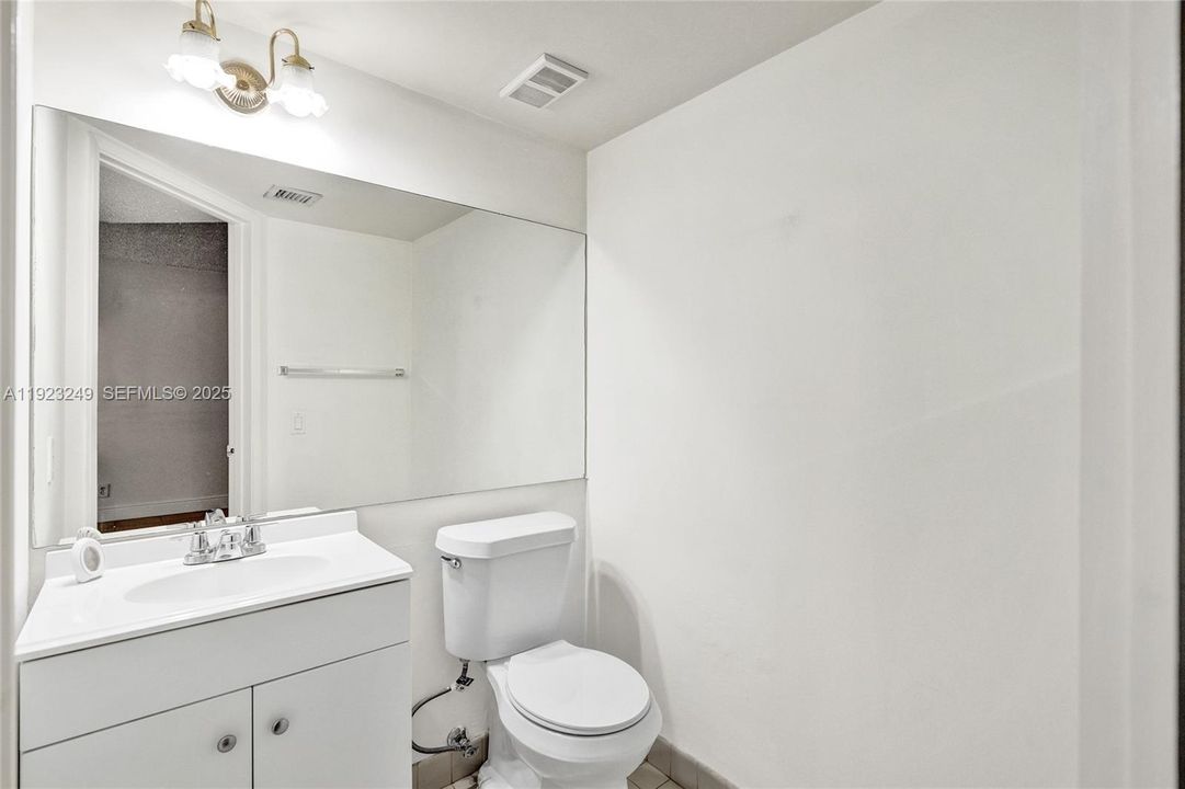 待售: $298,000 (2 贝兹, 2 浴室, 850 平方英尺)