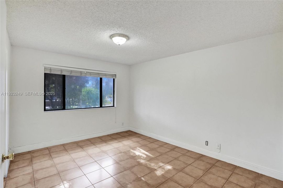 待售: $298,000 (2 贝兹, 2 浴室, 850 平方英尺)